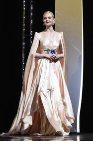 Elle Fanning, al Festival come una principessa 2