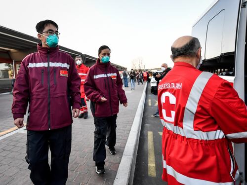 Allarme della Lombardia: "Follia bloccare voli da Cina. Ferma arrivo macchinari"
