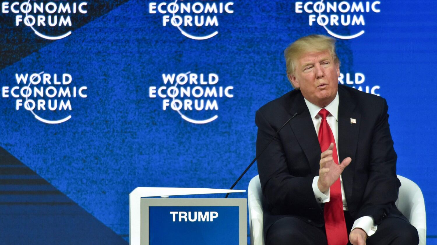 Dopo la strage Trump ascolta gli studenti sul tema delle armi