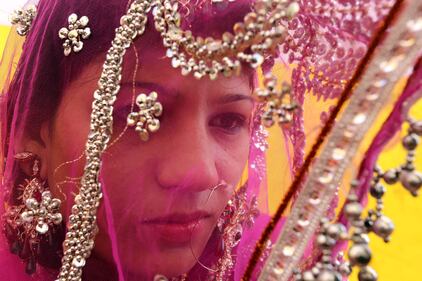 In novanta si sposano in un matrimonio di massa in India 6