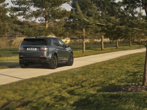 Land Rover Discovery Sport 2023, guarda tutte le foto