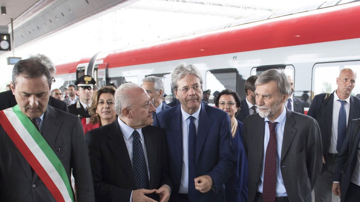 La super stazione di Napoli? Dopo 10 giorni è mezza chiusa