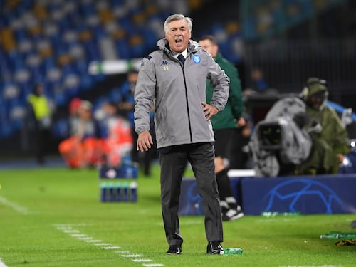 Napoli, i giocatori non vanno in ritiro. Ancelotti va via senza parlare