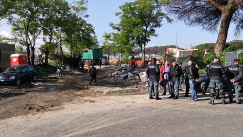 Campo rom smantellato nel Napoletano 2