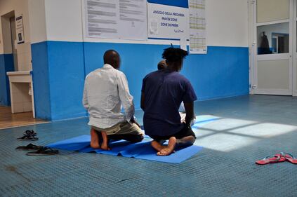 I migranti della Open Arms e della Gregoretti a Pozzallo 5