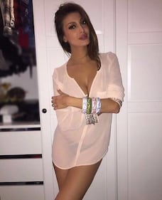 Cristina Buccino e quel problemino alla camicia 1