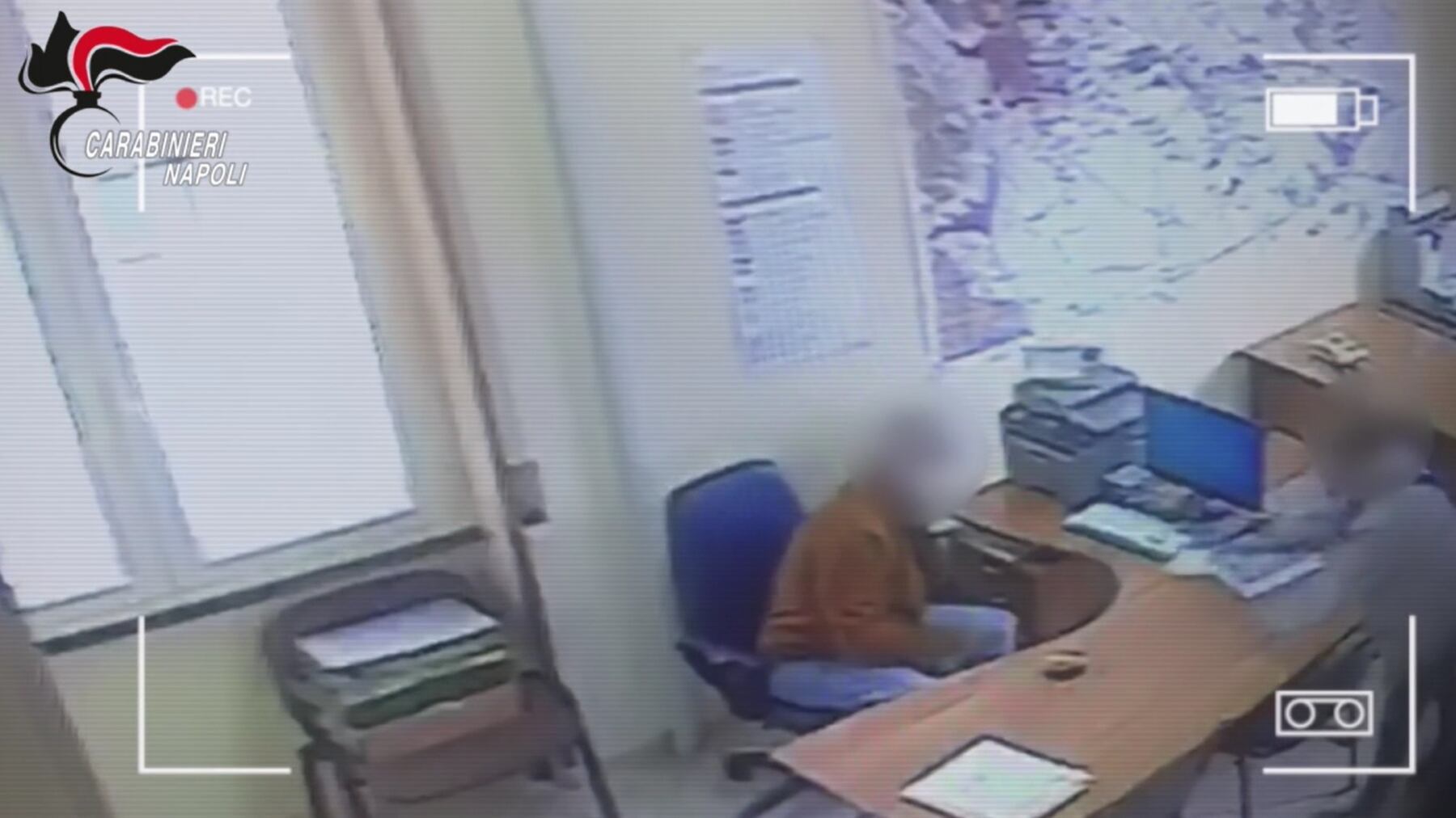 Sesso e soldi in cambio di appalti comunali: tredici indagati a Scisciano