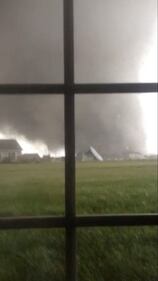 Gli Stati Uniti spazzati via dalla furia dei tornado 5