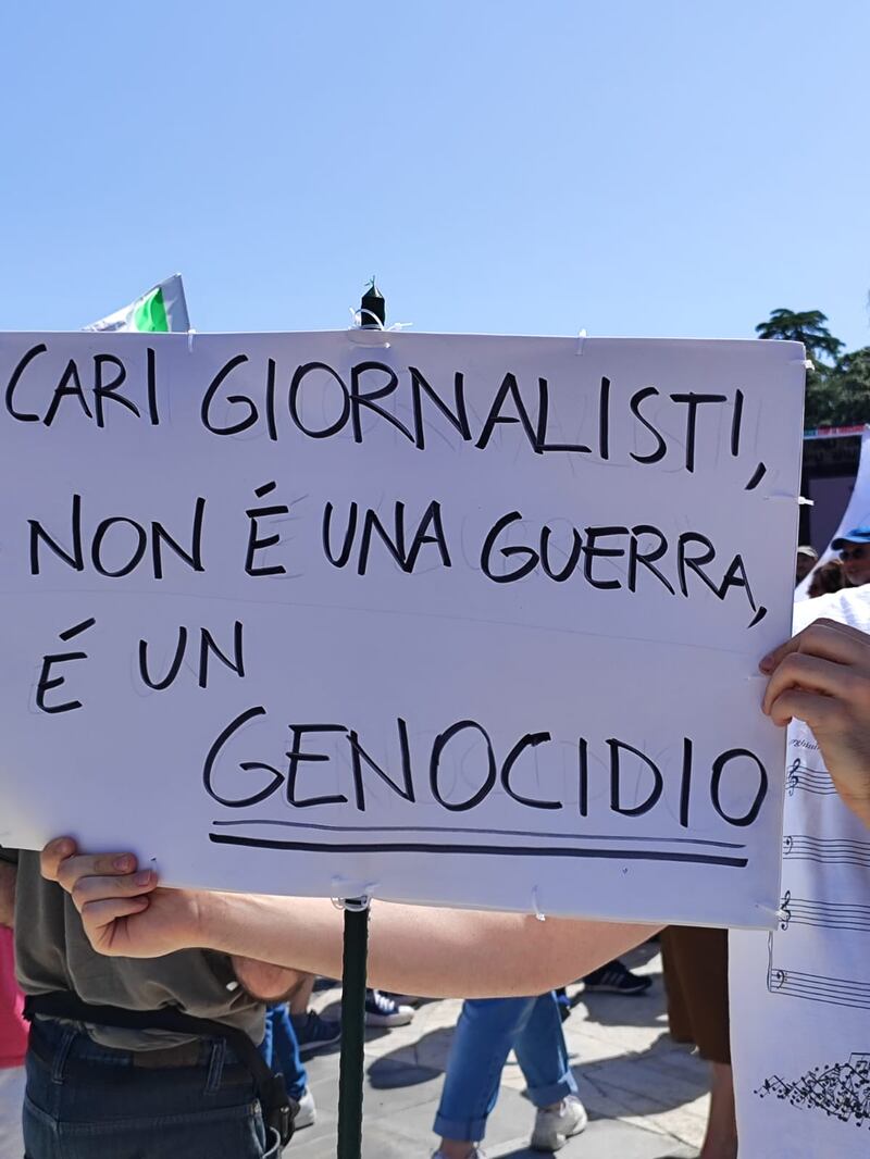 "No al genocidio", gli slogan in piazza a Roma. Contestato pure il Pd 2