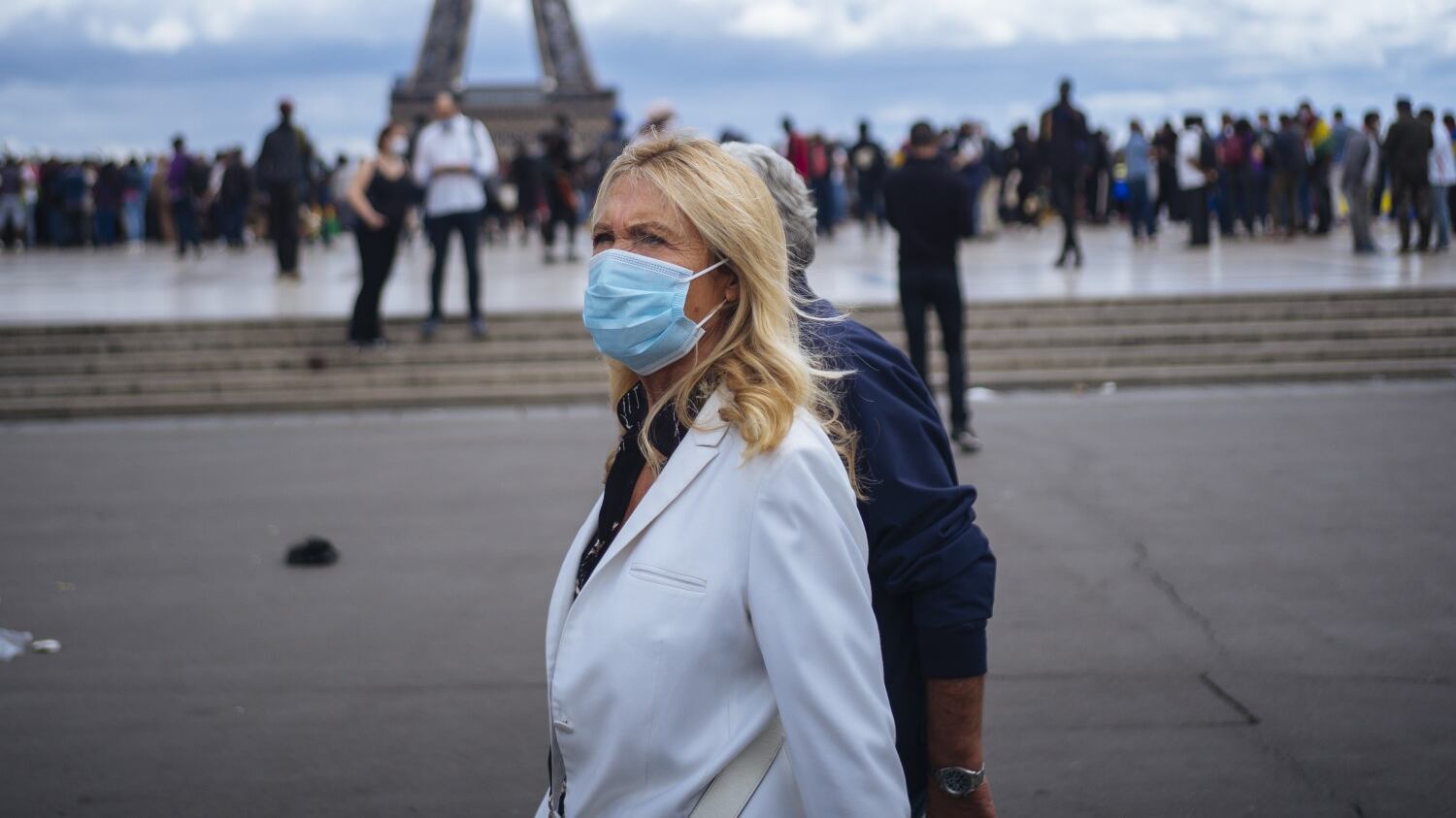 A Parigi è positivo il 17% dei testati Il governo valuta il coprifuoco serale