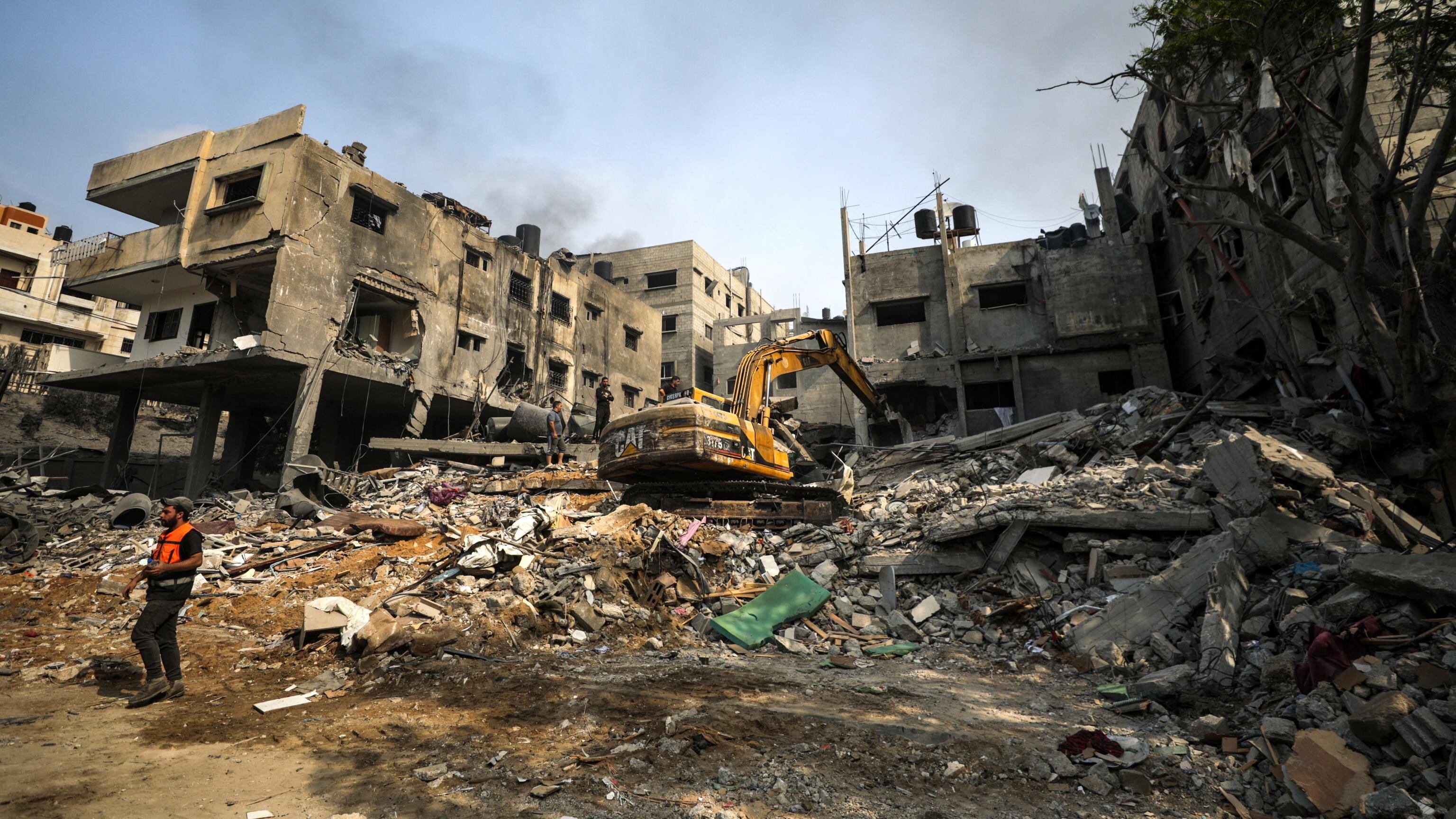 Hamas libera altri ostaggi (e lancia i razzi dagli asili). "I due italiani sono morti"