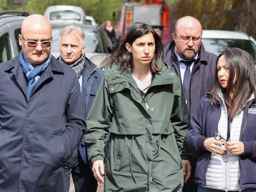 Tragedia di Suviana, sinistra in piazza tra passerelle e manette