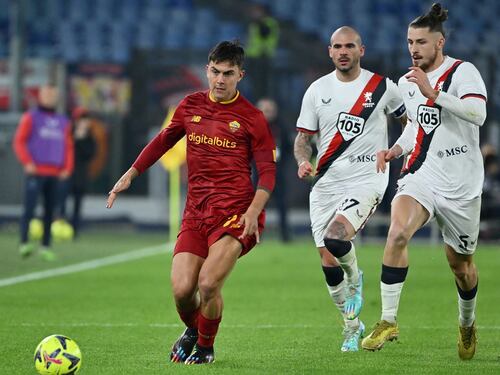 La Roma piega il Genoa grazie a Dybala: giallorossi ai quarti di finale