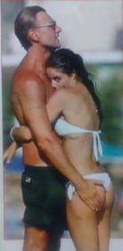 Roberto Farnesi al mare con la fidanzata: baci e carezze hot 2
