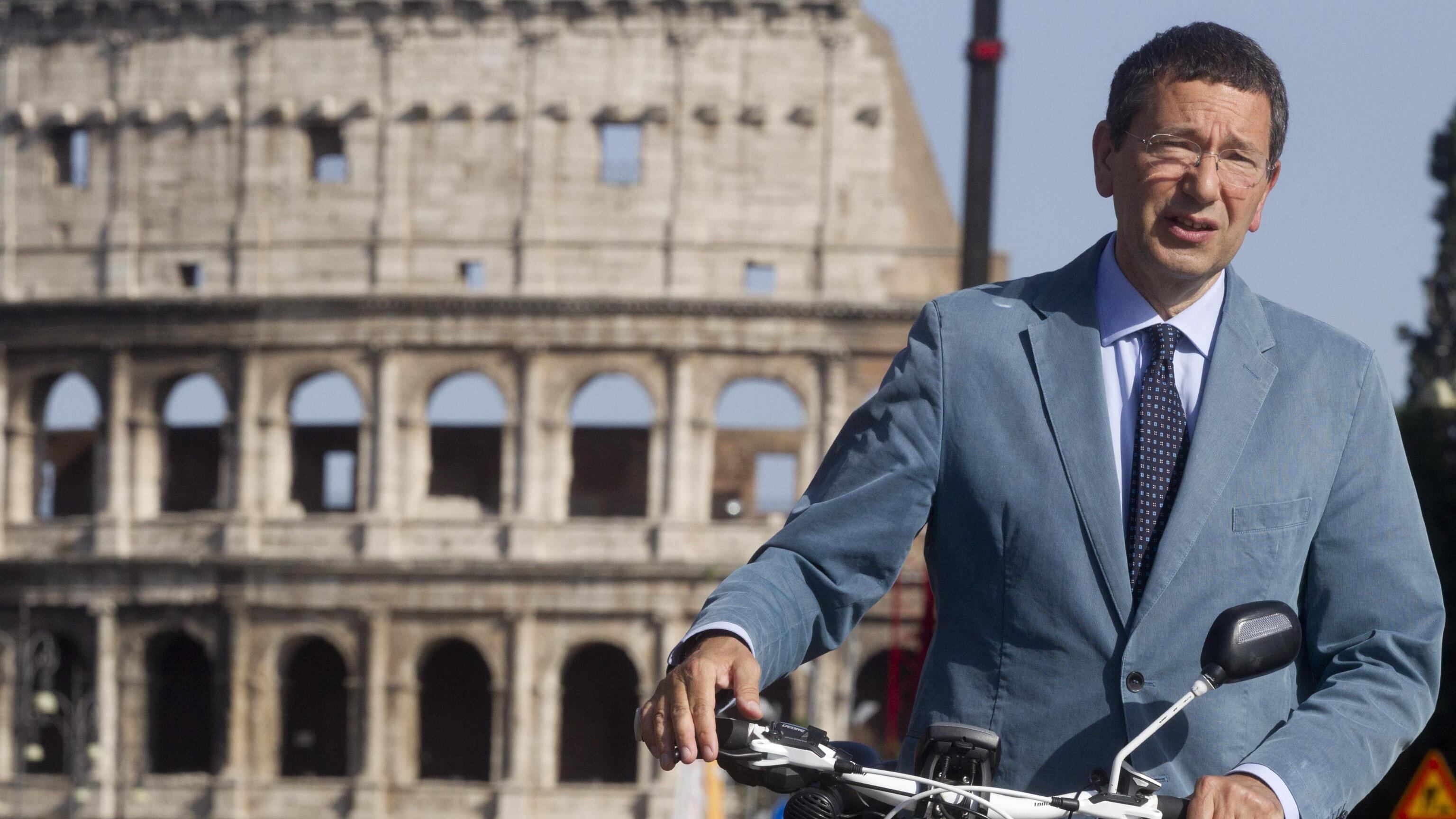 Marino non molla, la Procura indaga sul sit-in in via del Plebiscito