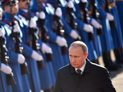 Putin risponde a Trump, sospeso trattato sul nucleare: "Pronti a schierare nuovi razzi"