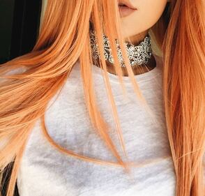 Kylie Jenner sexy: capelli fluorescenti 13