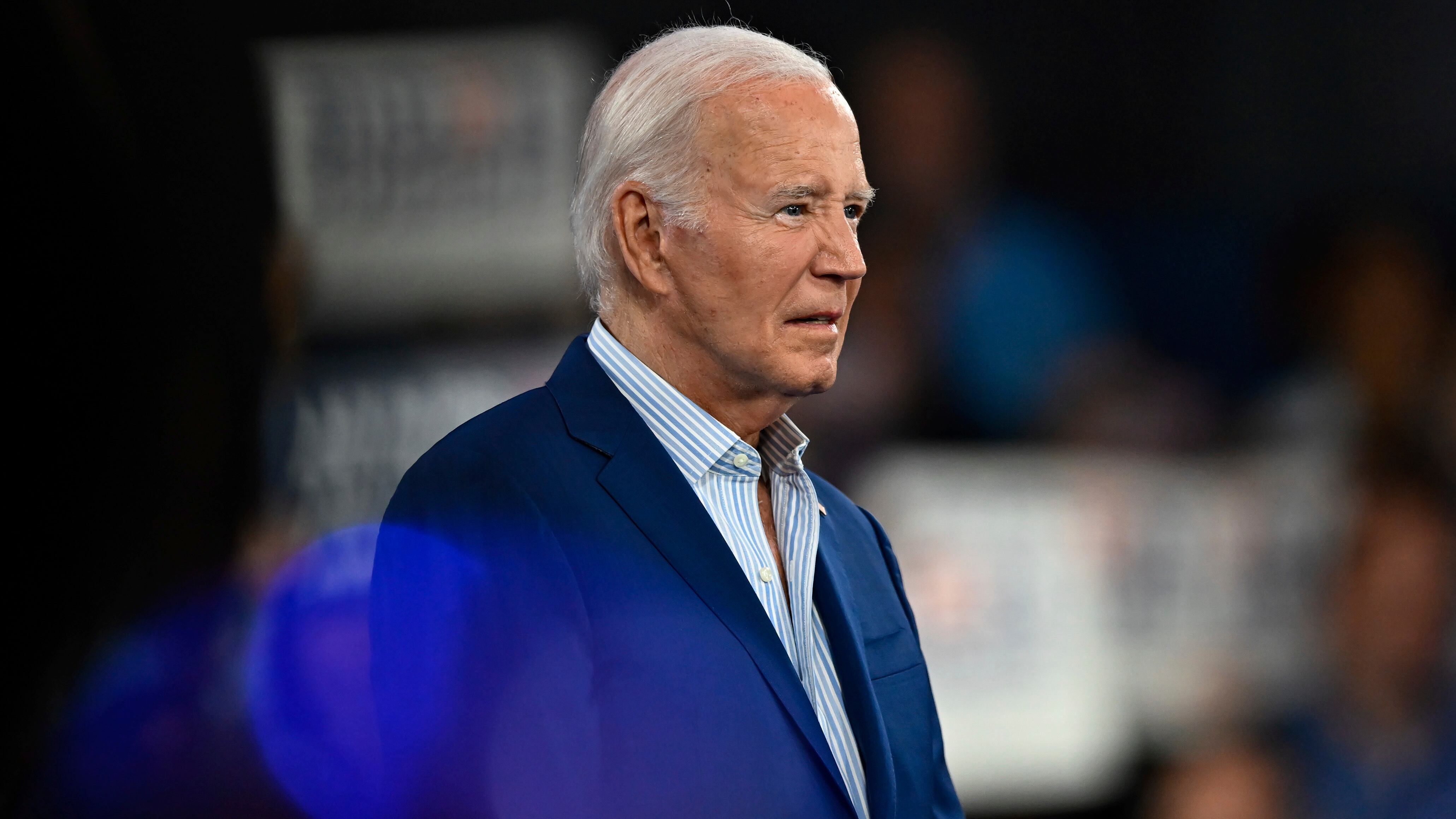 I fedelissimi di Biden vogliono salvare il presidente: cresce la rivolta tra i dem
