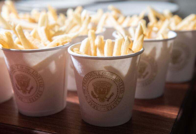 Donald Trump e la cena fast food 7