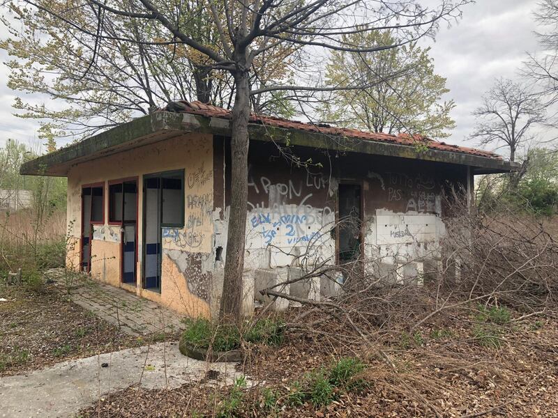 Milano, il campo rom di via Idro: degrado e rifiuti 4