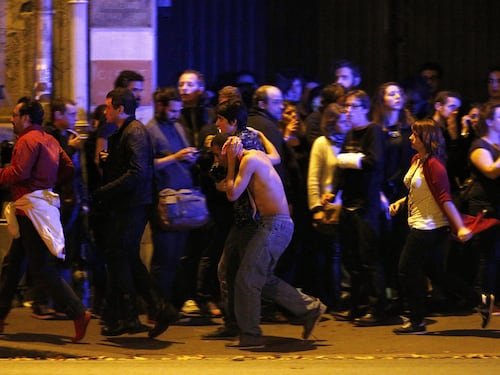 Venerdì 13: l'orrore degli attentati di Parigi nei racconti dei sopravvissuti