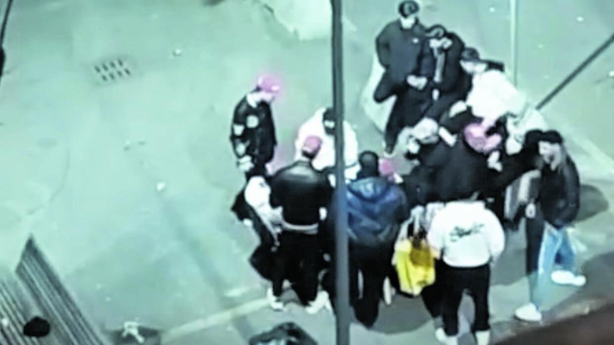 Risse, bische clandestine, sporcizia. Flop dell'isola tattica in viale Aretusa