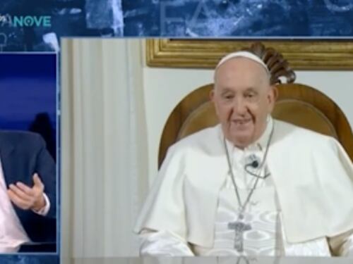 Bergoglio in tv da Fazio: "Come sto? Ancora vivo. Per ora non mi dimetto"