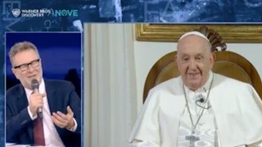 Bergoglio in tv da Fazio: "Come sto? Ancora vivo. Per ora non mi dimetto"