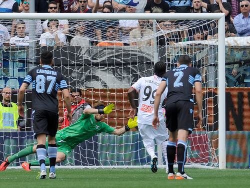 Carpi-Lazio, Mbakogu sbaglia due rigori in trenta minuti