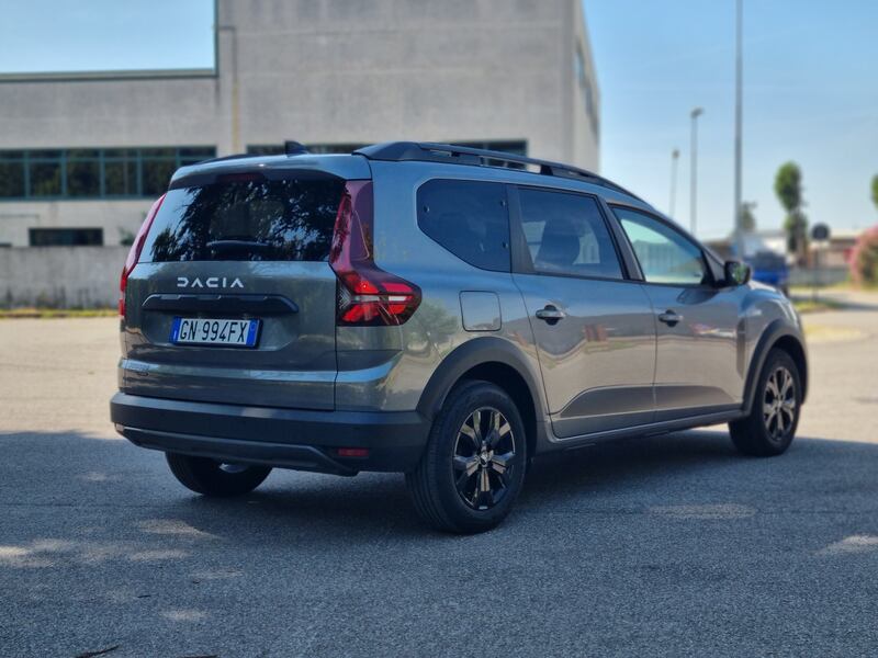 Dacia Jogger Hybrid 140: la gallery del suv 7 posti ibrido super spazioso 8