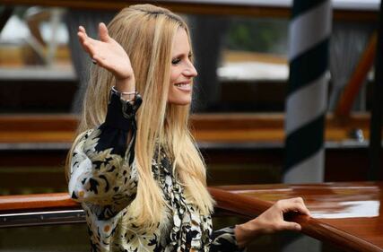 Michelle Hunziker, addominali sexy a Dubai 25
