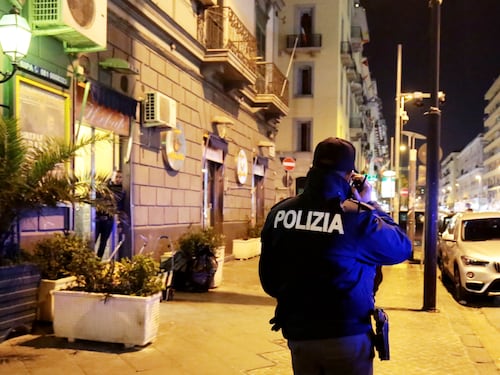 Napoli, lite familiare finisce in tragedia: moglie uccide il marito. Arrestata