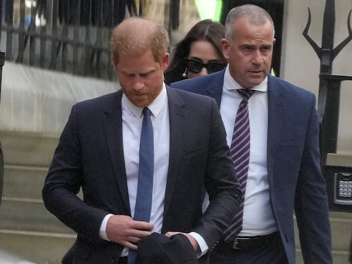 Scintille fra Harry e Camilla. Il principe ha chiesto alla regina di uscire durante l'incontro col padre