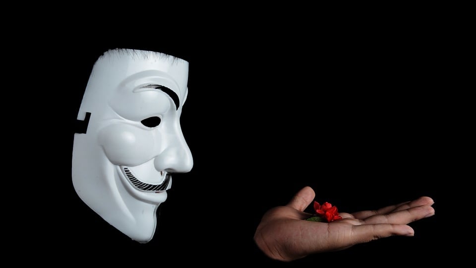 Anonymous, nuovo attacco hacker: diffusi dati di ministeri e polizia