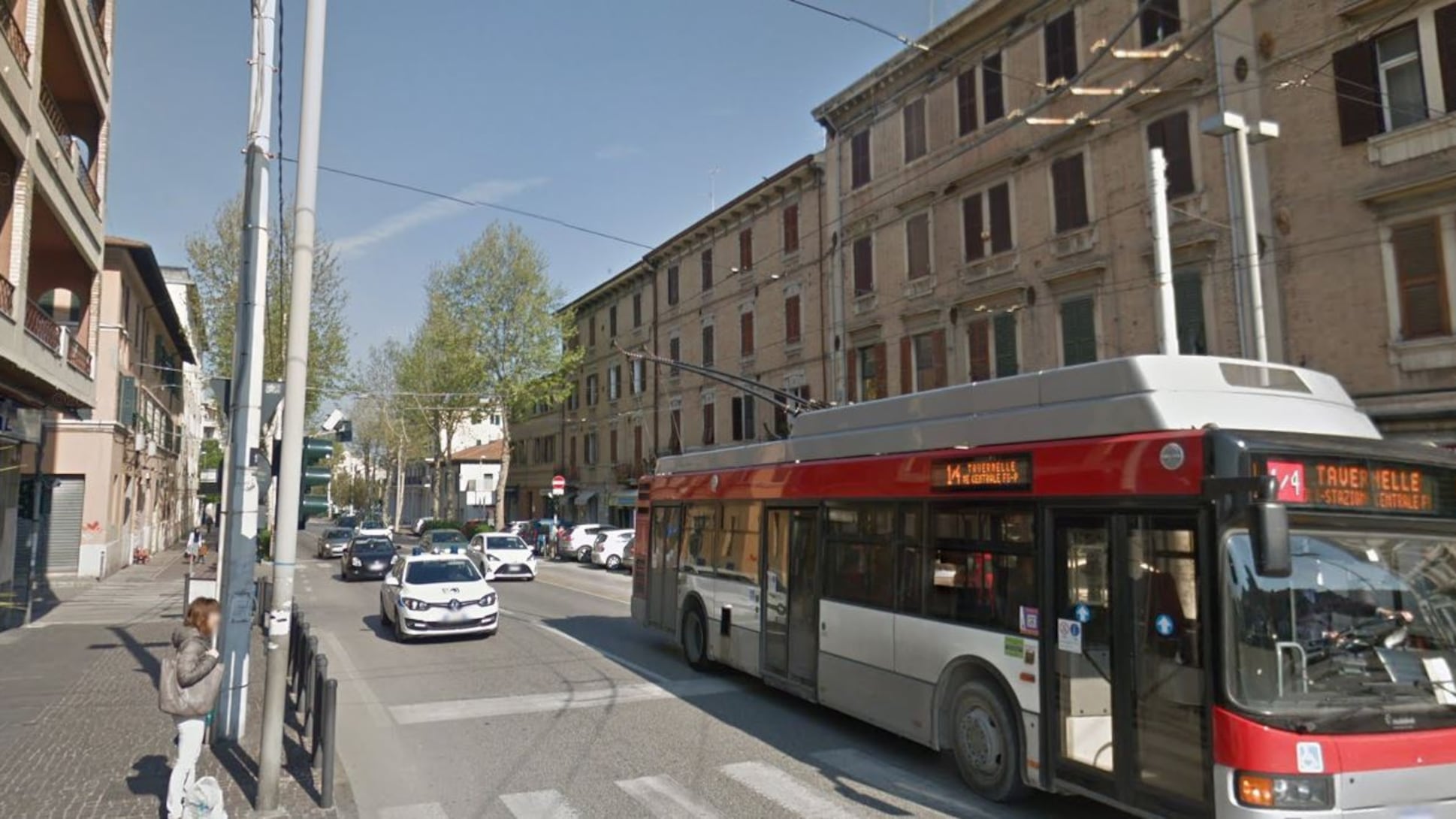 Ancona violenta, ghanese stacca a morsi il dito a un commerciante