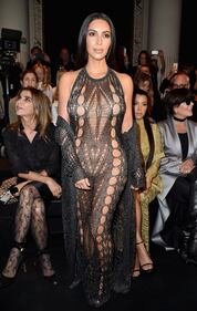 Kim Kardashian in biancheria intima alla Paris Fashion Week 30