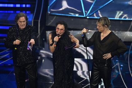 Sanremo 2024: ecco il look della seconda serata del Festival di Irama 2