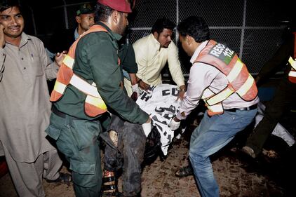 Pakistan, kamikaze si fa esplodere nel parco dei bimbi: strage di cristiani 3