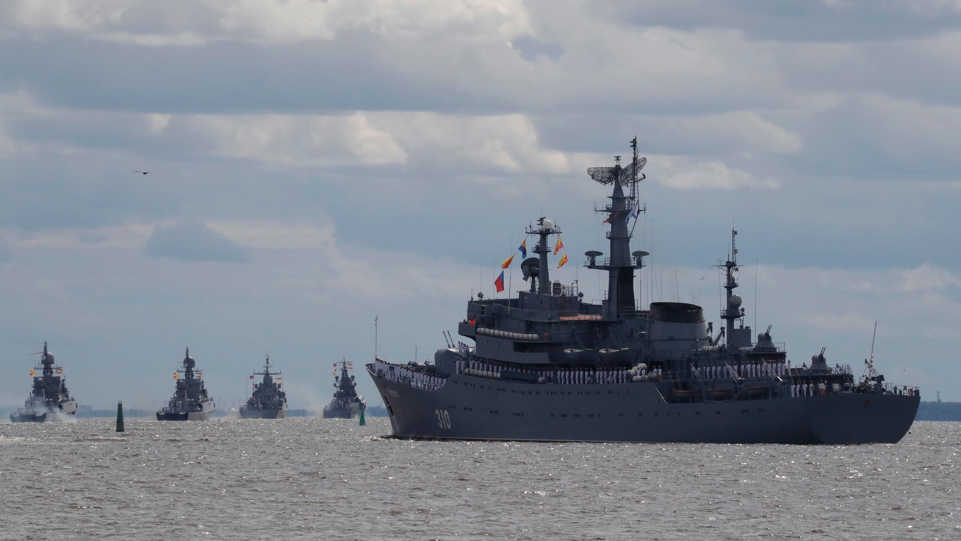 Putin lancia "Tempesta di luglio": il piano della Russia con oltre 150 navi da guerra