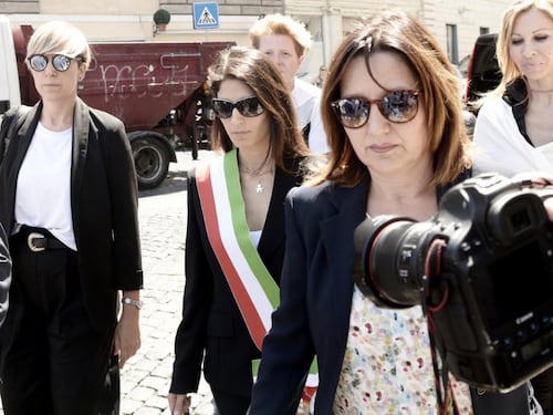 Casaleggio jr guida la Raggi: le chat in cui le dice cosa fare
