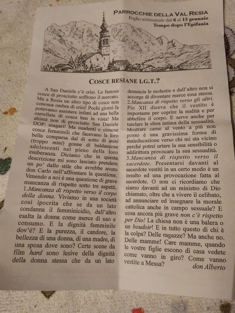 Volantino prete contro le minigonne
