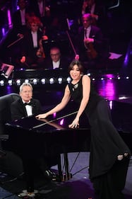 Sanremo, la conduzione a tre tra musica e imprevisti 6