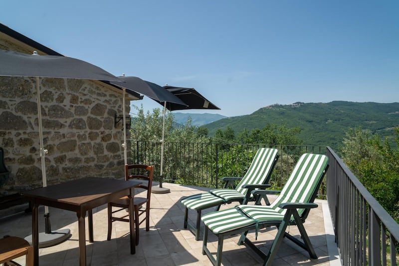 Le foto della casa offerta alla famiglia nel bosco 7