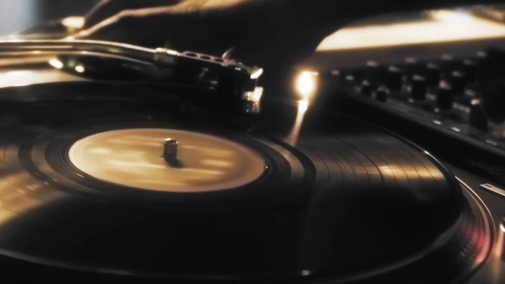 Che musica quel fruscìo Milano festeggia il vinile