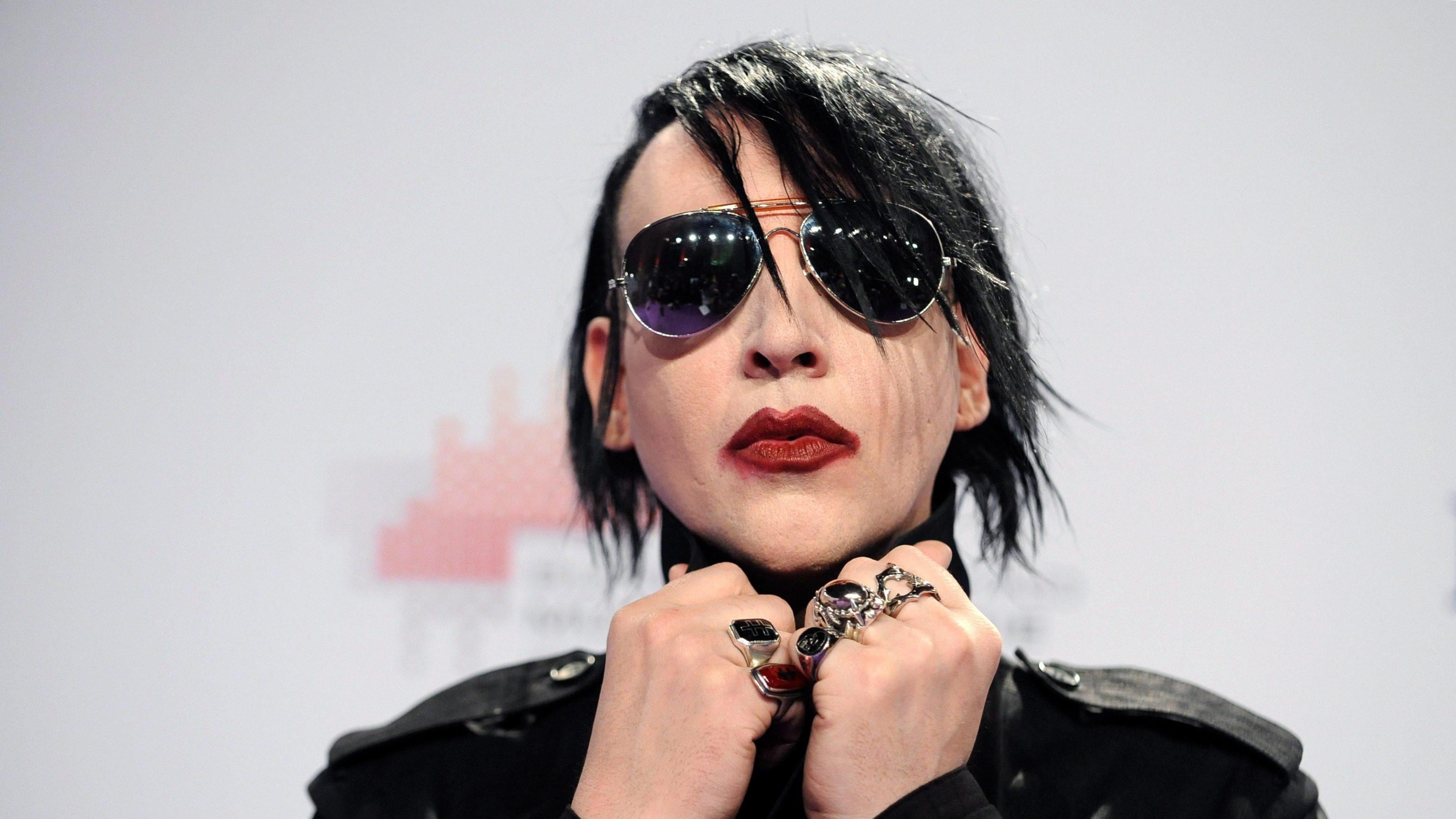 Sputò e si soffiò il naso sulla videomaker: condannato il cantante Marilyn Manson