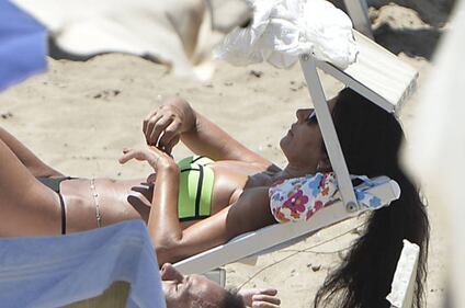 Pamela Prati, fisico perfetto al mare 8