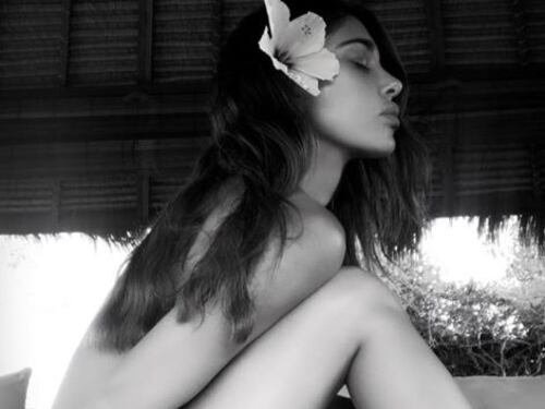 Belen completamente nuda su Instagram scatena le polemiche