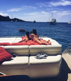 Belen Rodriguez: le foto sexy del lato b 18