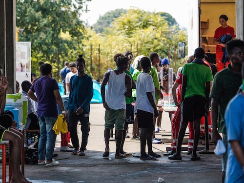 Migranti, Lombardia satura e centri al collasso: prima Regione per accoglienze