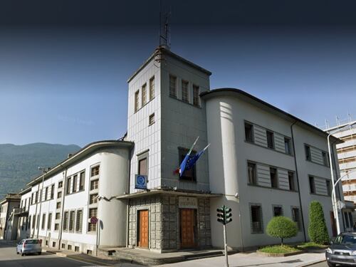 Sondrio, maliano colpisce donna e tenta di mordere agente: arrestato